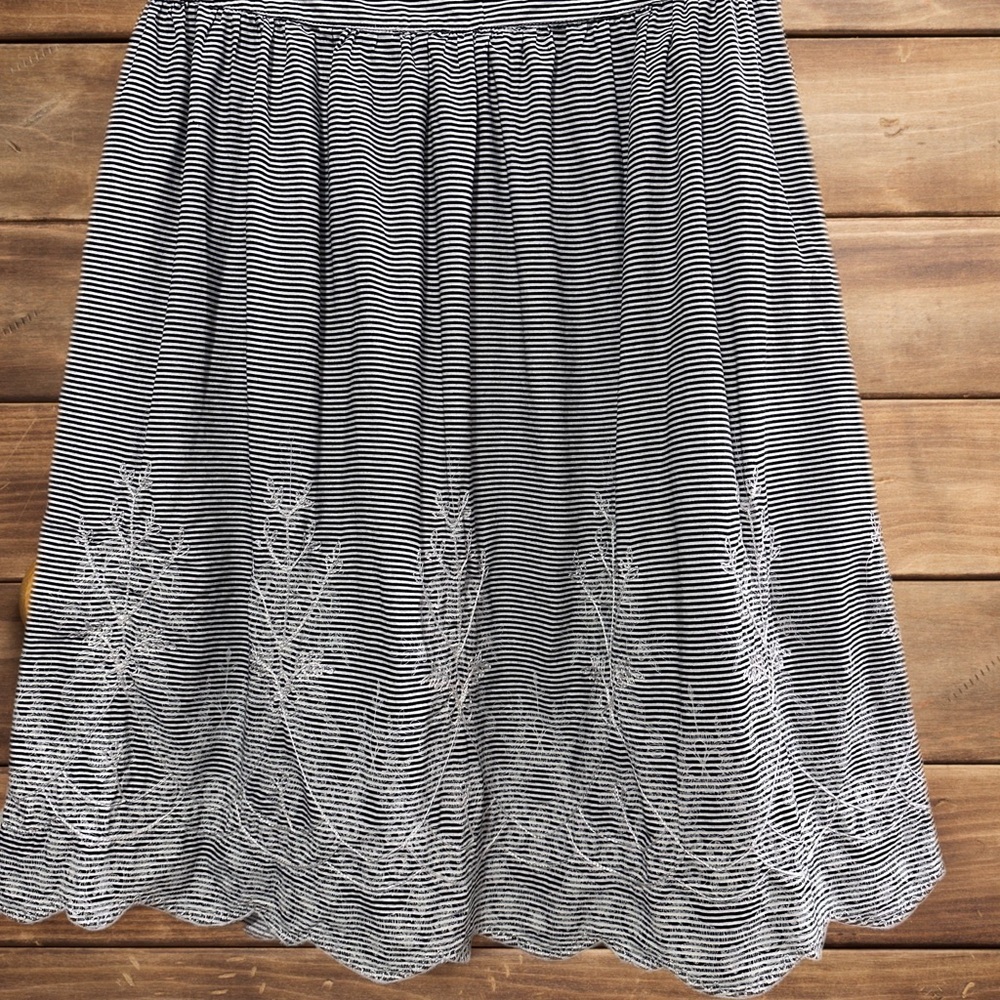 Women’s NY Collection Black Pin Strip A-Line Skirt w/floral embroidery, Size 12